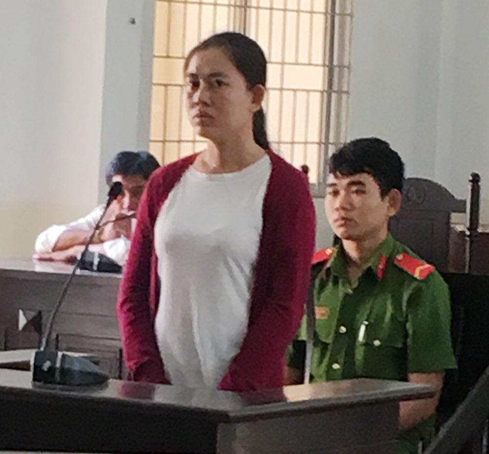 Ở tù vì mang tiền tệ qua biên giới không khai báo Ở tù vì mang tiền tệ qua biên giới không khai báo