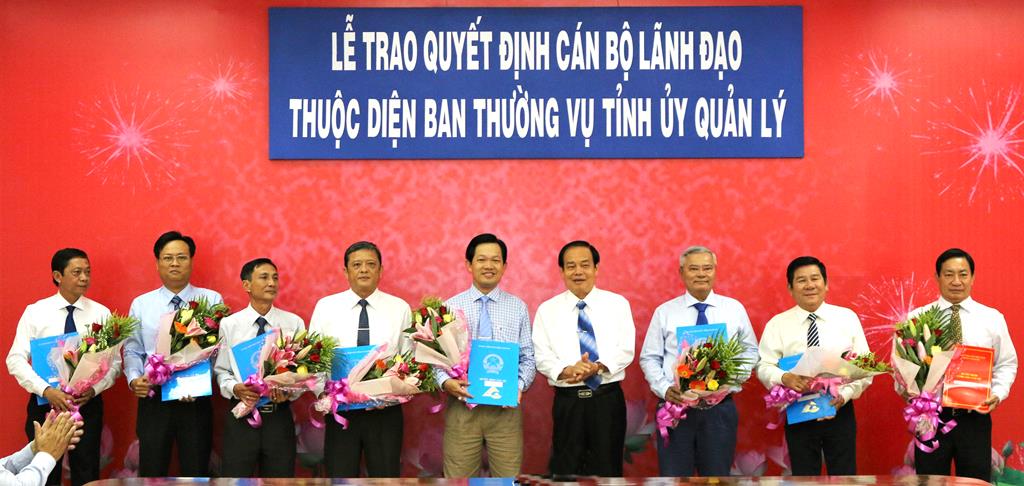 Trao Quyết định cán bộ thuộc diện Ban Thường vụ Tỉnh ủy quản lý