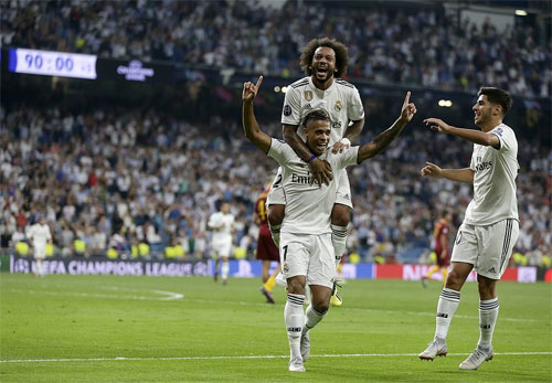 Real Madrid thắng Roma bằng ba tuyệt phẩm