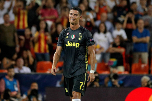 Juventus hạ Valencia dù Ronaldo nhận thẻ đỏ
