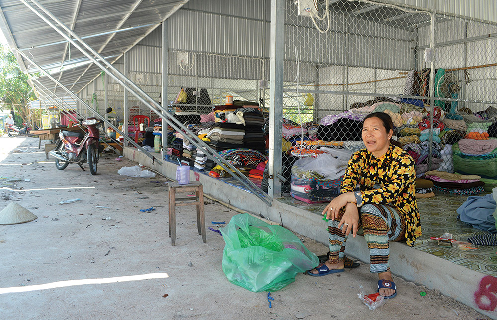 Không có chuyện xây “chợ” trong khuôn viên chùa Phật Thới Sơn Các hộ kinh doanh đã vào buôn bán ở kios để đảm bảo mỹ quan và an ninh trật tự cho khuôn viên chùa Phật Thới Sơn