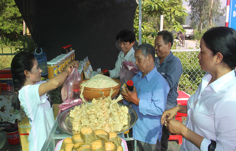 Khai trương điểm dừng chân gắn với đặc sản thốt nốt Khai trương điểm dừng chân gắn với đặc sản thốt nốt