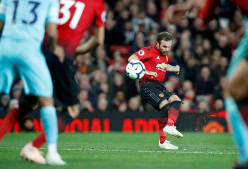 Man Utd tái hiện màn ngược dòng kinh điển trước Newcastle