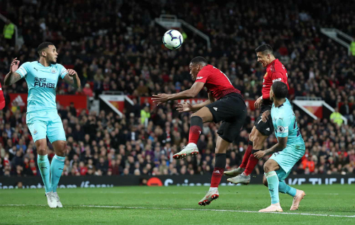 Man Utd tái hiện màn ngược dòng kinh điển trước Newcastle