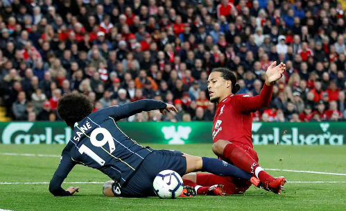 Mahrez đá hỏng phạt đền, Man City lỡ cơ hội đánh bại Liverpool