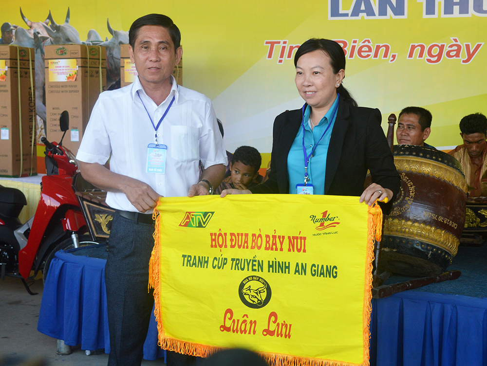 Hào hứng hội đua bò Hào hứng hội đua bò