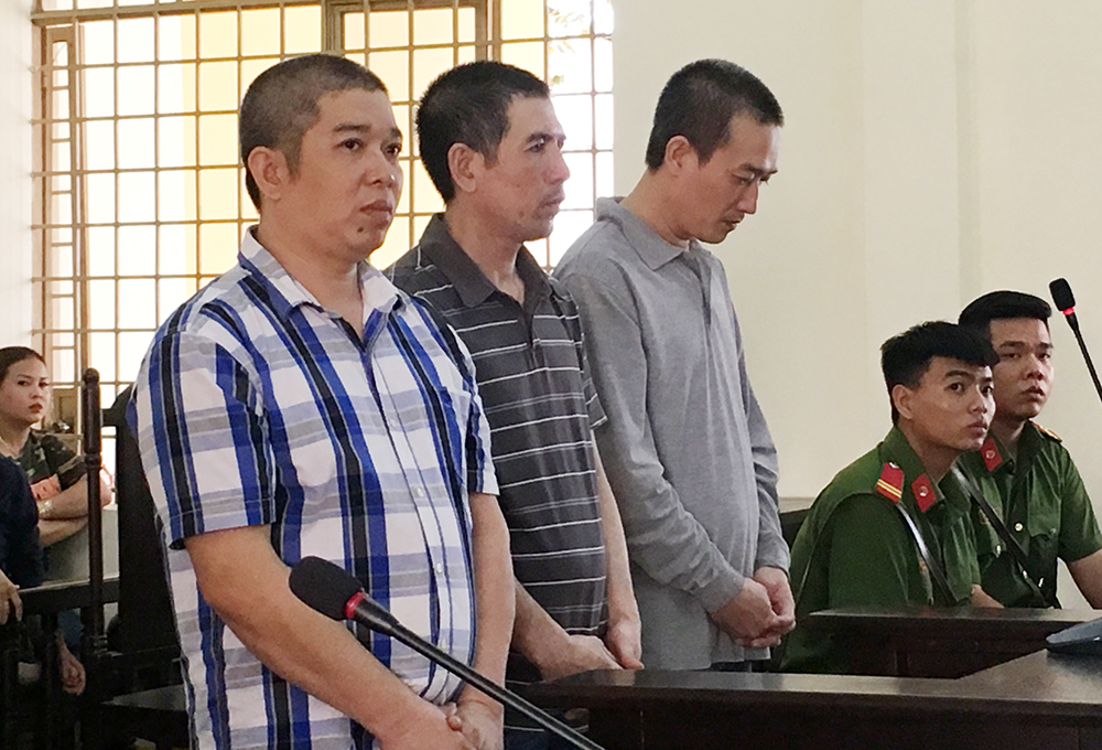 Đánh bạn nhậu không được, đánh chủ quán