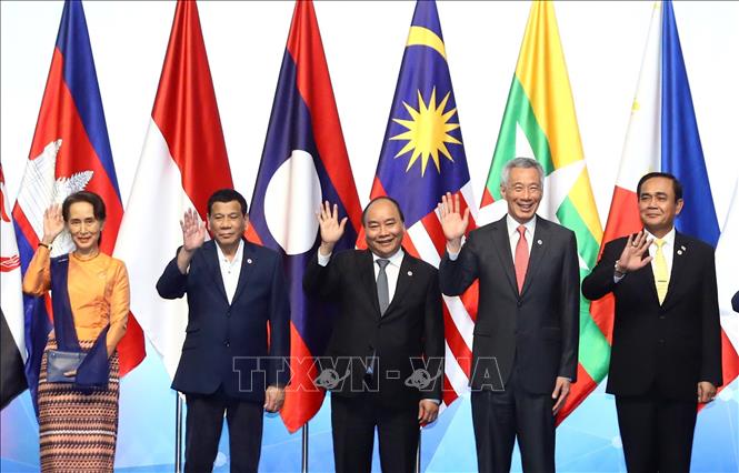 Thủ tướng Nguyễn Xuân Phúc dự phiên họp toàn thể Hội nghị Cấp cao ASEAN 33