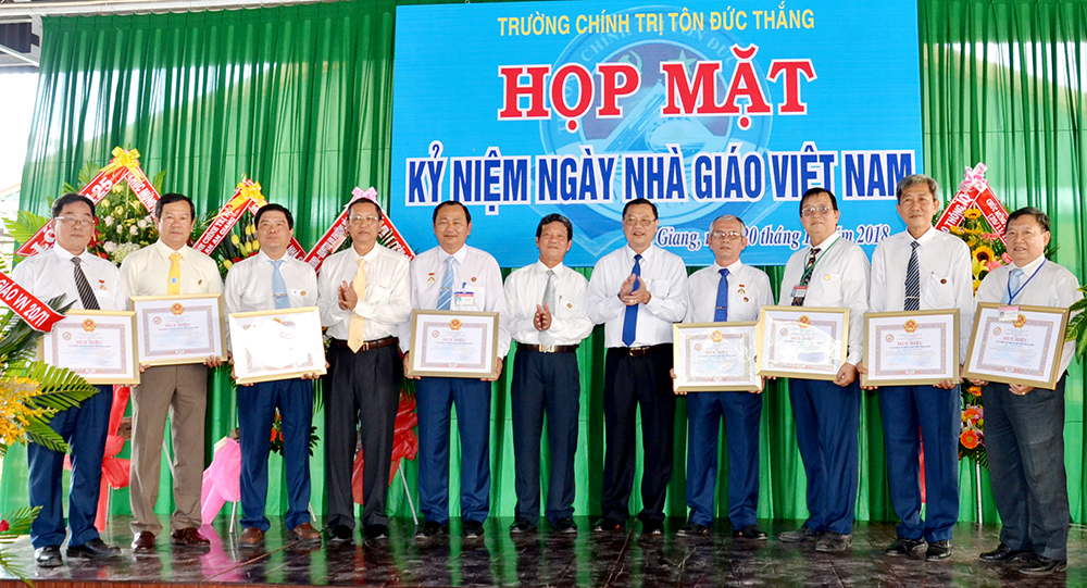 Các đơn vị trường học, cơ sở giáo dục: Kỷ niệm ngày Nhà giáo Việt Nam 20-11 Các đơn vị trường học, cơ sở giáo dục: Kỷ niệm ngày Nhà giáo Việt Nam 20-11