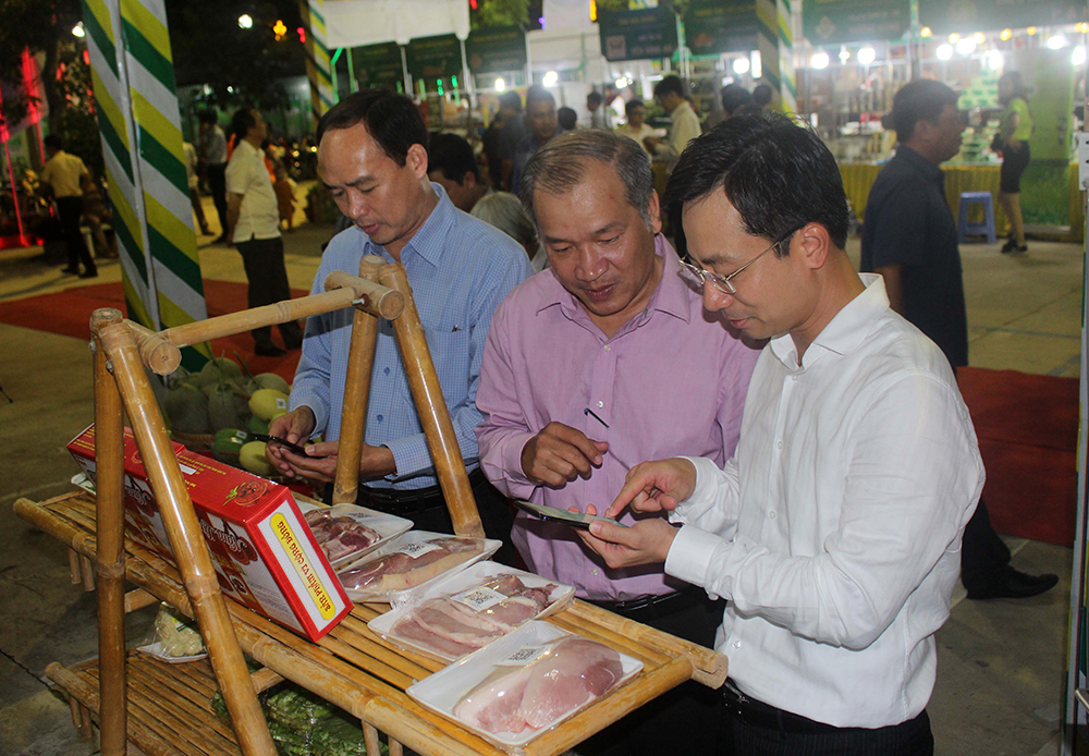 Nhộn nhịp lễ hội hàng Việt Nhộn nhịp lễ hội hàng Việt