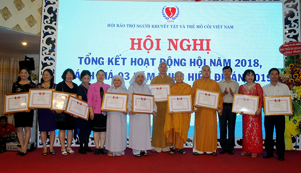 Nỗ lực chăm lo cho trẻ mồ côi và người khuyết tật Nỗ lực chăm lo cho trẻ mồ côi và người khuyết tật