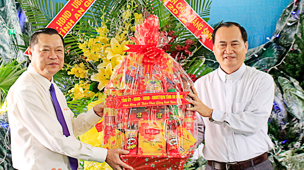 Thăm, chúc mừng nhân lễ Thiên Chúa Giáng sinh