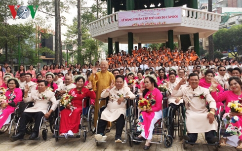 Xúc động lễ cưới tập thể của 50 cặp đôi khuyết tật