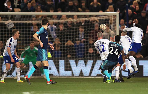 Tottenham thắng 7-0 ở vòng ba Cup FA
