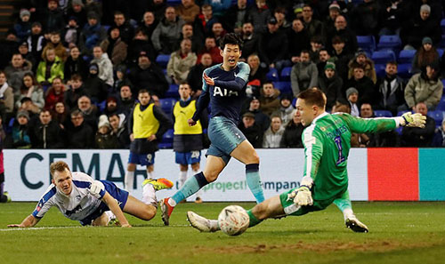 Tottenham thắng 7-0 ở vòng ba Cup FA
