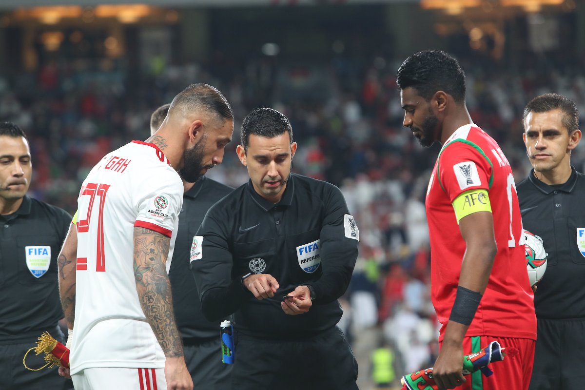 Biến đối thủ thành Ronaldo, Alireza Beiranvand đưa đội nhà vào tứ kết