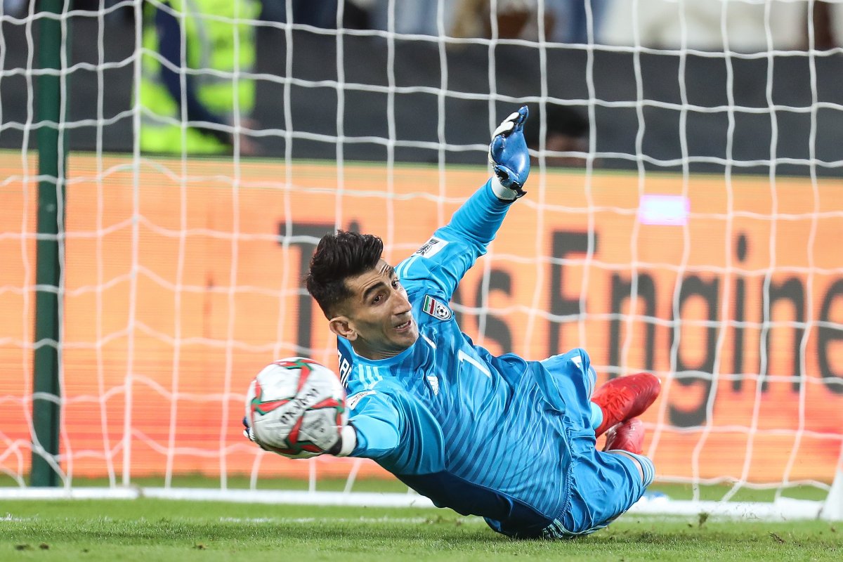 Biến đối thủ thành Ronaldo, Alireza Beiranvand đưa đội nhà vào tứ kết