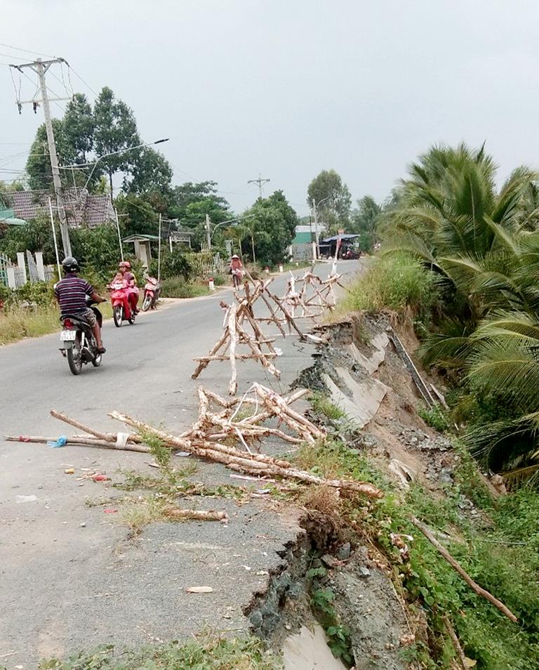 Khắc phục sạt lở Tỉnh lộ 957