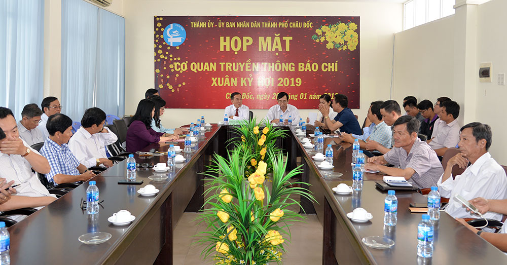 UBND TP. Châu Đốc họp mặt báo chí xuân Kỷ Hợi 2019