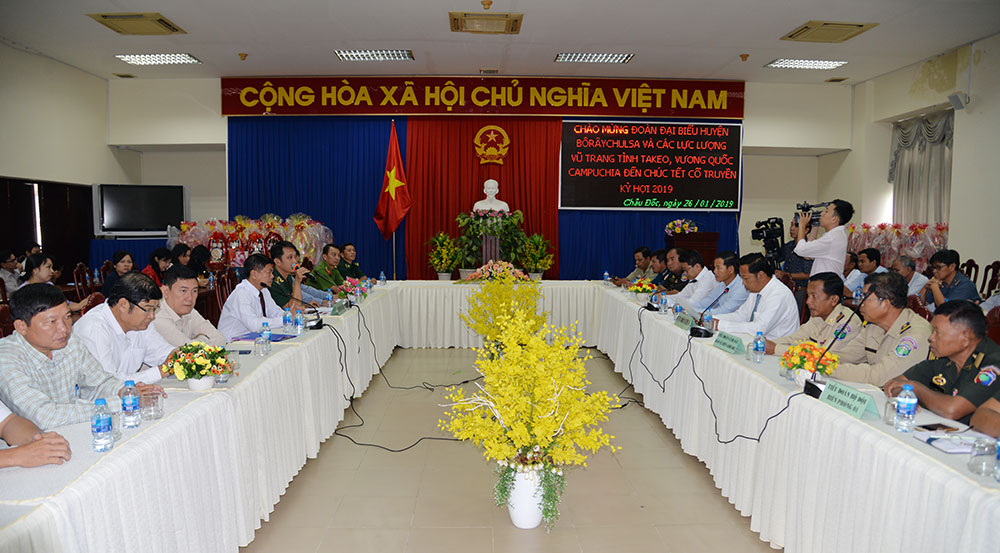 Đoàn đại biểu huyện BôRây Chulsa chúc Tết TP. Châu Đốc