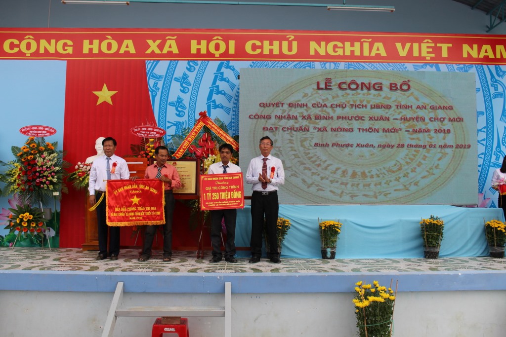 Bình Phước Xuân đạt chuẩn nông thôn mới