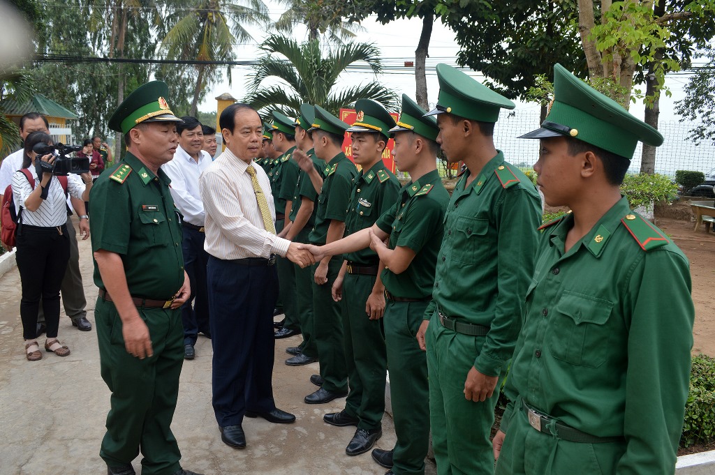 Chủ tịch UBND tỉnh Vương Bình Thạnh chúc Tết các đồn Biên phòng ở An Phú