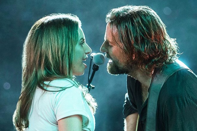 Lady Gaga gây bất ngờ khi cùng Bradley Cooper tái hợp trên sân khấu