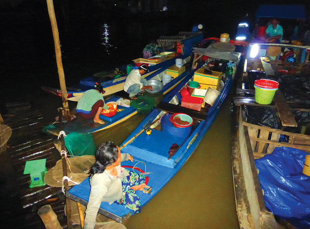 Chợ cá đồng lớn nhất miền Tây