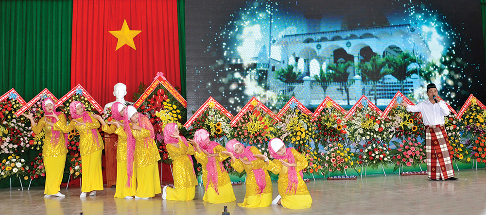 Làng Chăm đón Tết