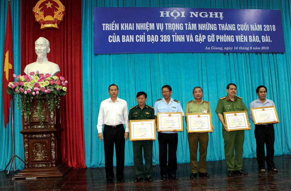 Đấu tranh “không khoang nhượng” với buôn lậu