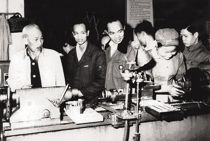Muốn phát triển thì nhất thiết phải làm chủ khoa học