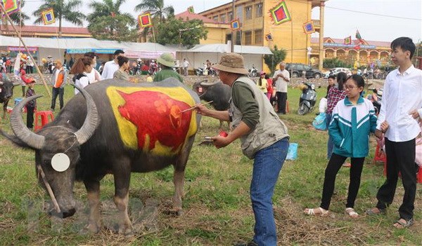 Độc đáo hội thi vẽ trang trí trâu Lễ hội Tịch điền Đọi Sơn 2019