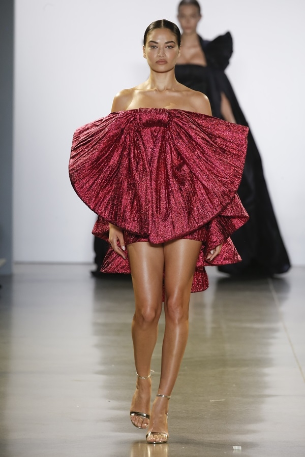 Dàn 'thiên thần' Victoria's Secret trình diễn cho Công Trí