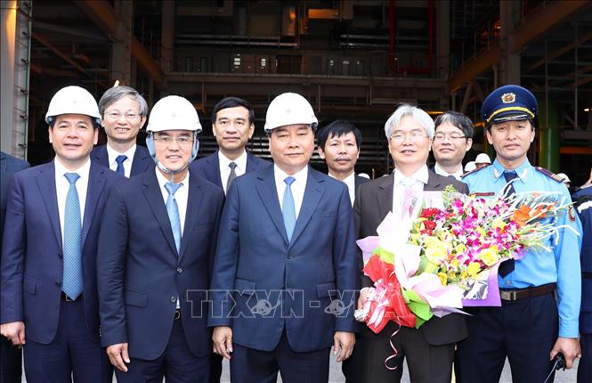 Thủ tướng Nguyễn Xuân Phúc cắt băng khánh thành Nhà máy Nhiệt điện Thái Bình