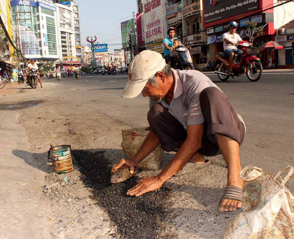 Học tập và làm theo Bác chẳng đâu xa Học tập và làm theo Bác chẳng đâu xa