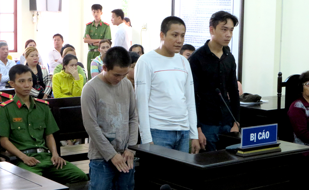 Say rượu, đánh người thi hành công vụ Say rượu, đánh người thi hành công vụ