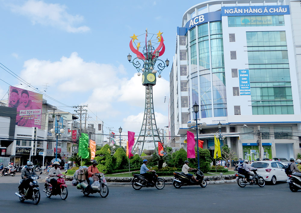 Đèn bốn ngọn - một phần không thể thiếu của Long Xuyên