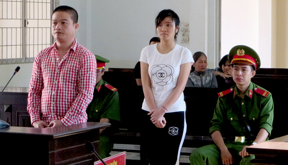 Lôi kéo vợ cùng mua bán ma túy