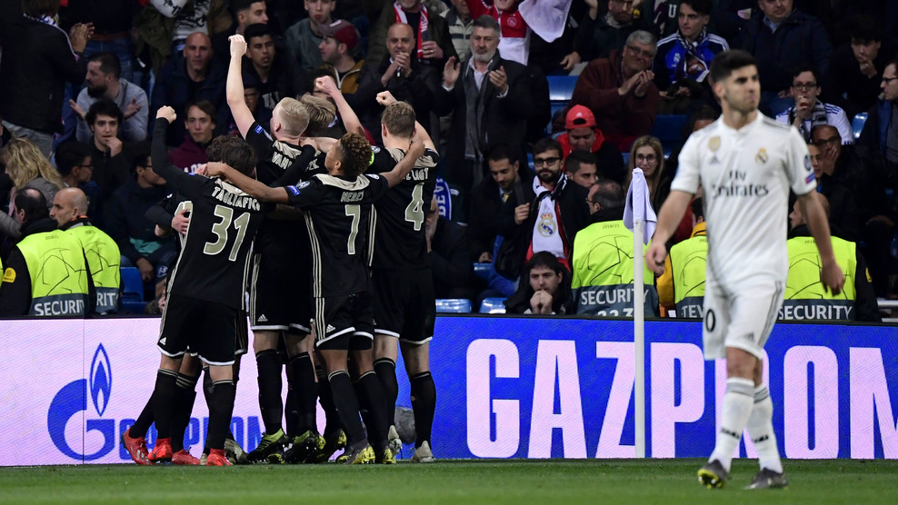 Real Madrid thảm bại ở Champions League: Có một vị vua vừa băng hà
