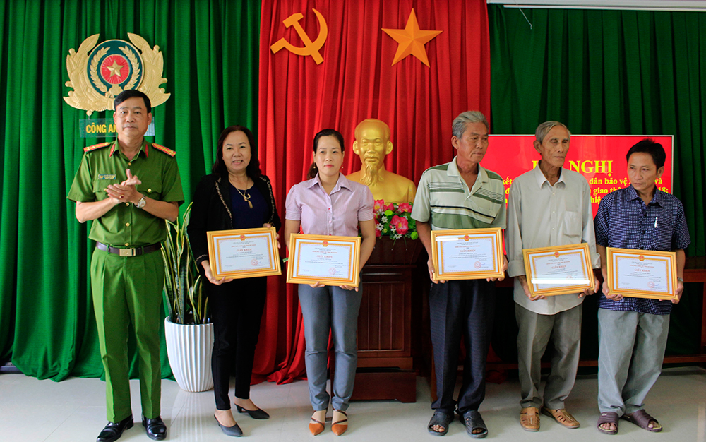 An Phú: Tổng kết phong trào toàn dân bảo vệ an ninh Tổ quốc An Phú: Tổng kết phong trào toàn dân bảo vệ an ninh Tổ quốc