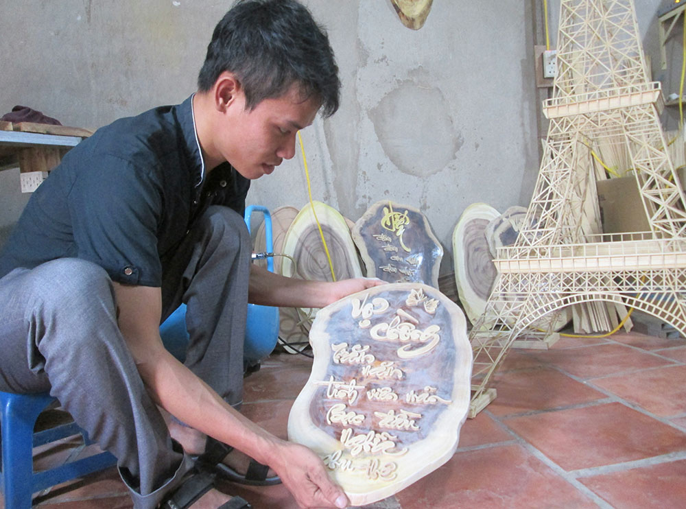 9X khởi nghiệp bằng... tăm tre