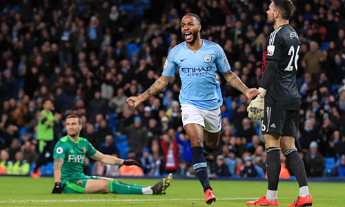 Man City tăng cách biệt với Liverpool lên bốn điểm