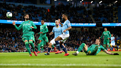 Man City tăng cách biệt với Liverpool lên bốn điểm