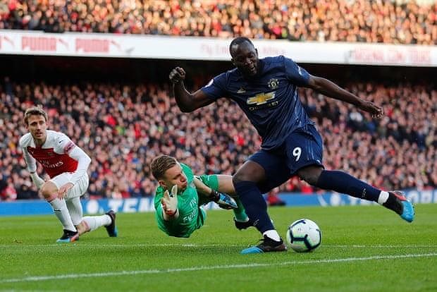 Arsenal đá bay MU khỏi Top 4, Chelsea tiếp tục trượt dài