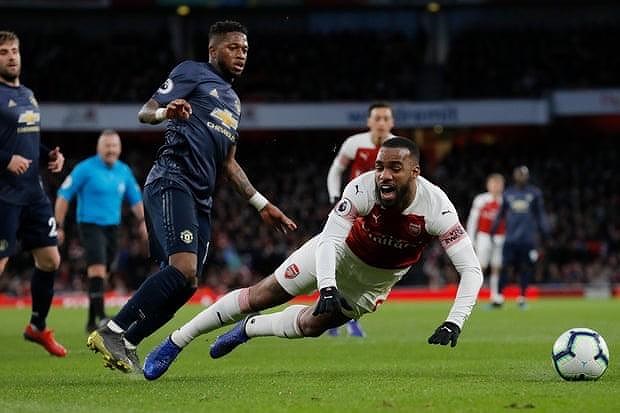 Arsenal đá bay MU khỏi Top 4, Chelsea tiếp tục trượt dài