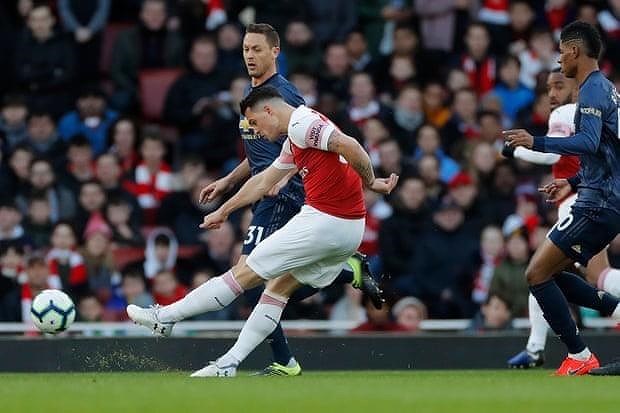 Arsenal đá bay MU khỏi Top 4, Chelsea tiếp tục trượt dài