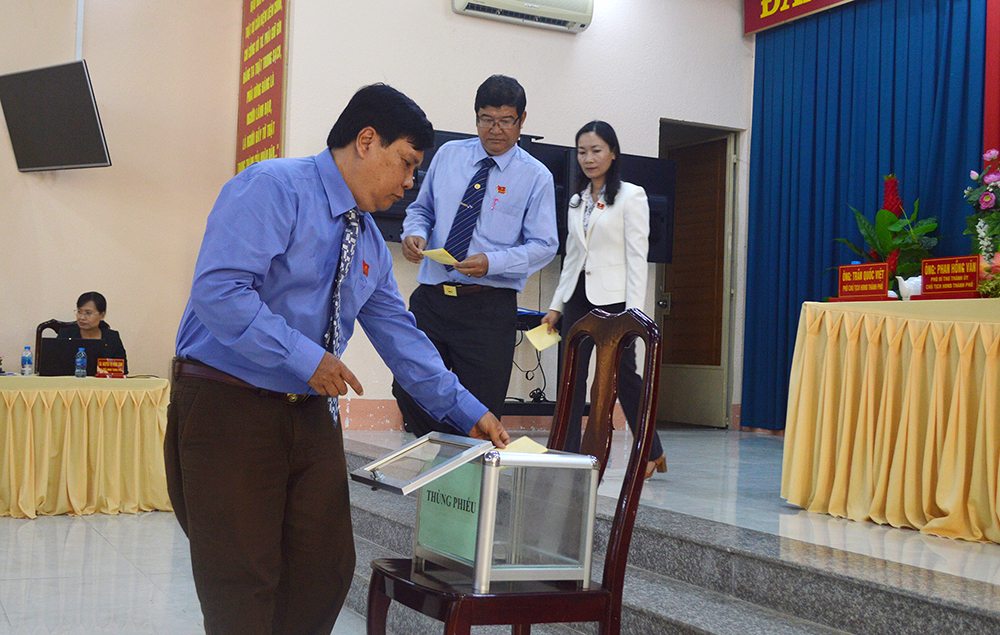 Ông Lâm Quang Thi được bầu làm Chủ tịch UBND TP. Châu Đốc Ông Lâm Quang Thi được bầu làm Chủ tịch UBND TP. Châu Đốc