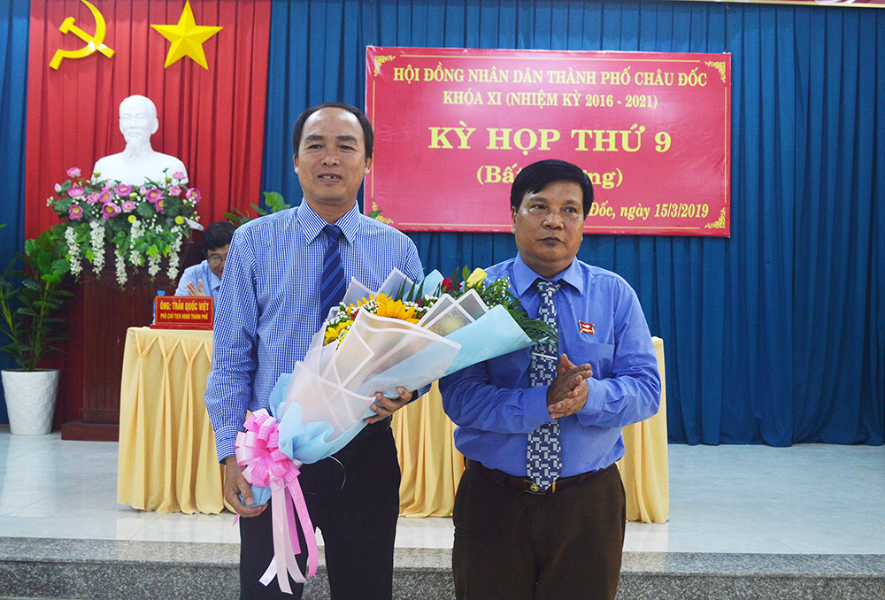 Ông Lâm Quang Thi được bầu làm Chủ tịch UBND TP. Châu Đốc Ông Lâm Quang Thi được bầu làm Chủ tịch UBND TP. Châu Đốc