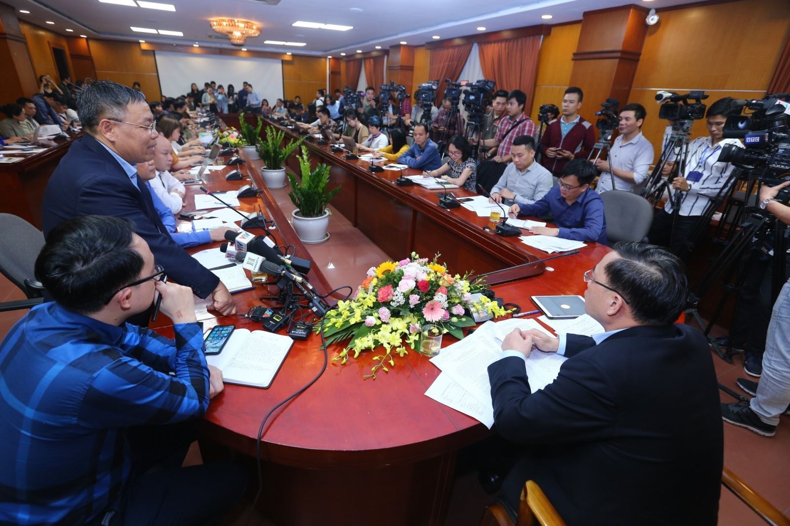Doanh nghiệp ứng phó với giá điện tăng
