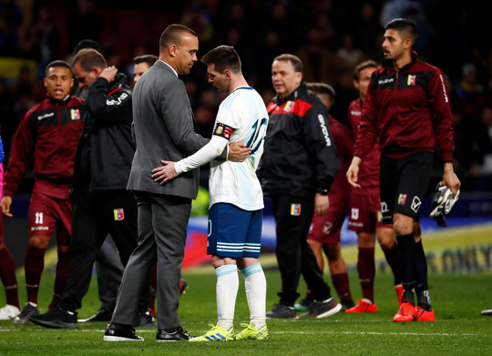 Pháp thắng đậm vòng loại Euro, Argentina thua thảm ngày Messi tái xuất